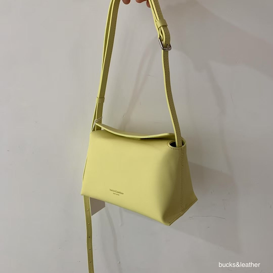 A07 | 牛皮枕頭腋下斜孭袋 | S | 韓國Bucks and Leather