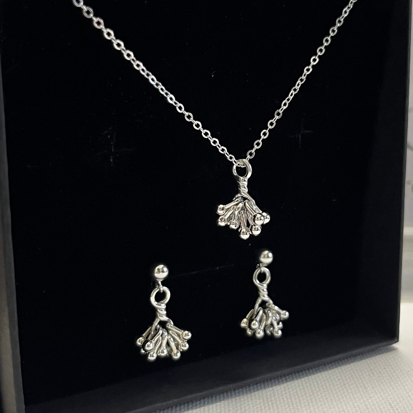 925 Silver Horseshoe clasps Necklace and Earrings Made in Korea 925純銀馬蹄扣頸鏈和耳環 韓國製造 純銀頸鏈 純銀耳環 Sterling Silver Necklace Sterling Silver Earrings 幸運馬蹄扣飾物 Symbolic Lucky horseshoe earrings and necklace