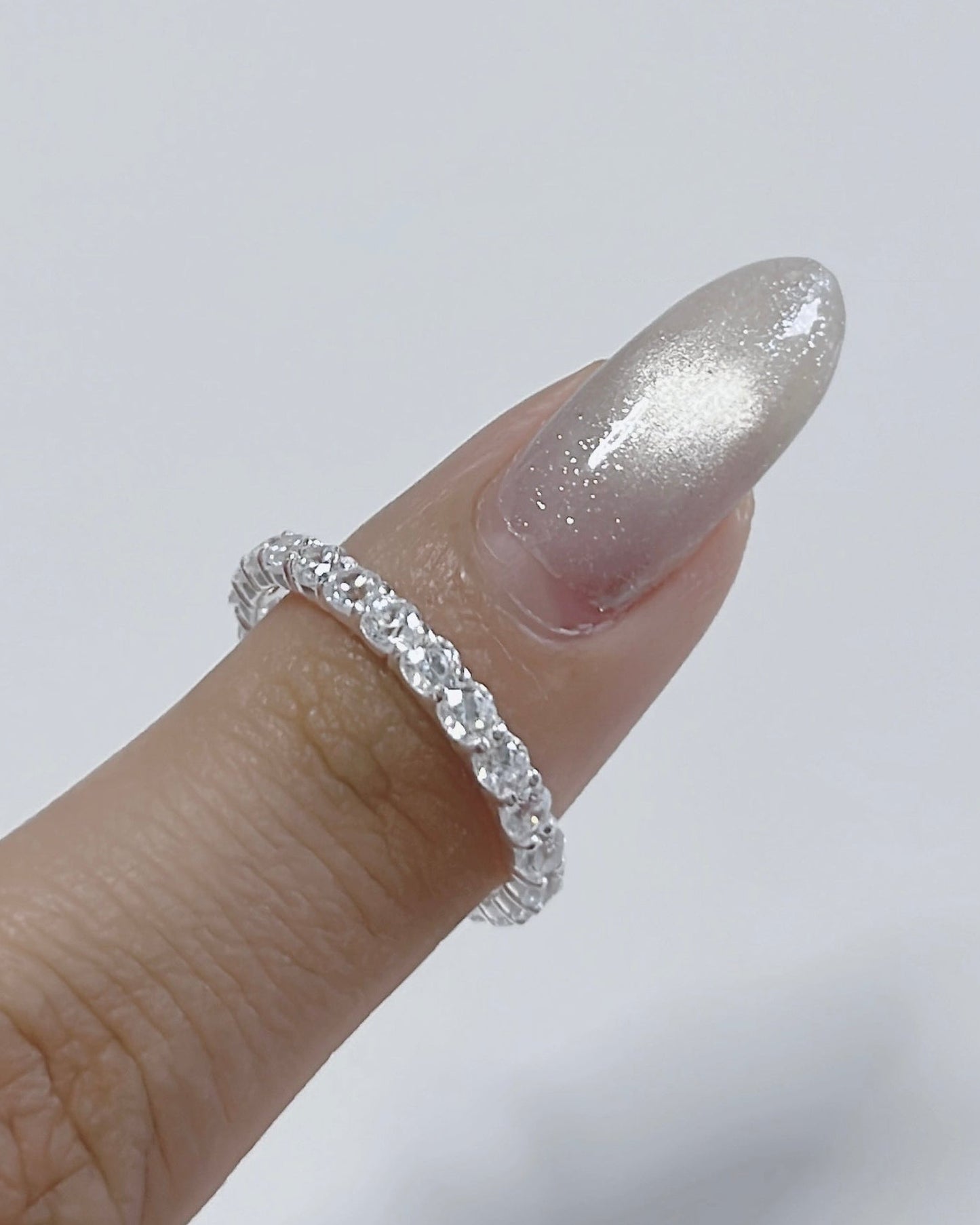 Discover the R86 2.5mm CZ Eternity Band Ring in radiant 925 silver. Full-circle sparkling cubic zirconia stones deliver timeless brilliance and eternal elegance for everyday luxury.
#R86EternityRing #CZBandRing #925SilverJewelry #EternityBand #CubicZirconiaRing #FashionJewelry #SilverEternity #LuxuryBand #StatementRing #BridalJewelry
#R86永恆戒 #CZ全圈戒 #925銀戒 #永恆細環 #立方氧化鋯戒 #時尚珠寶 #銀永恆圈 #奢華細環 #造型戒指 #婚戒