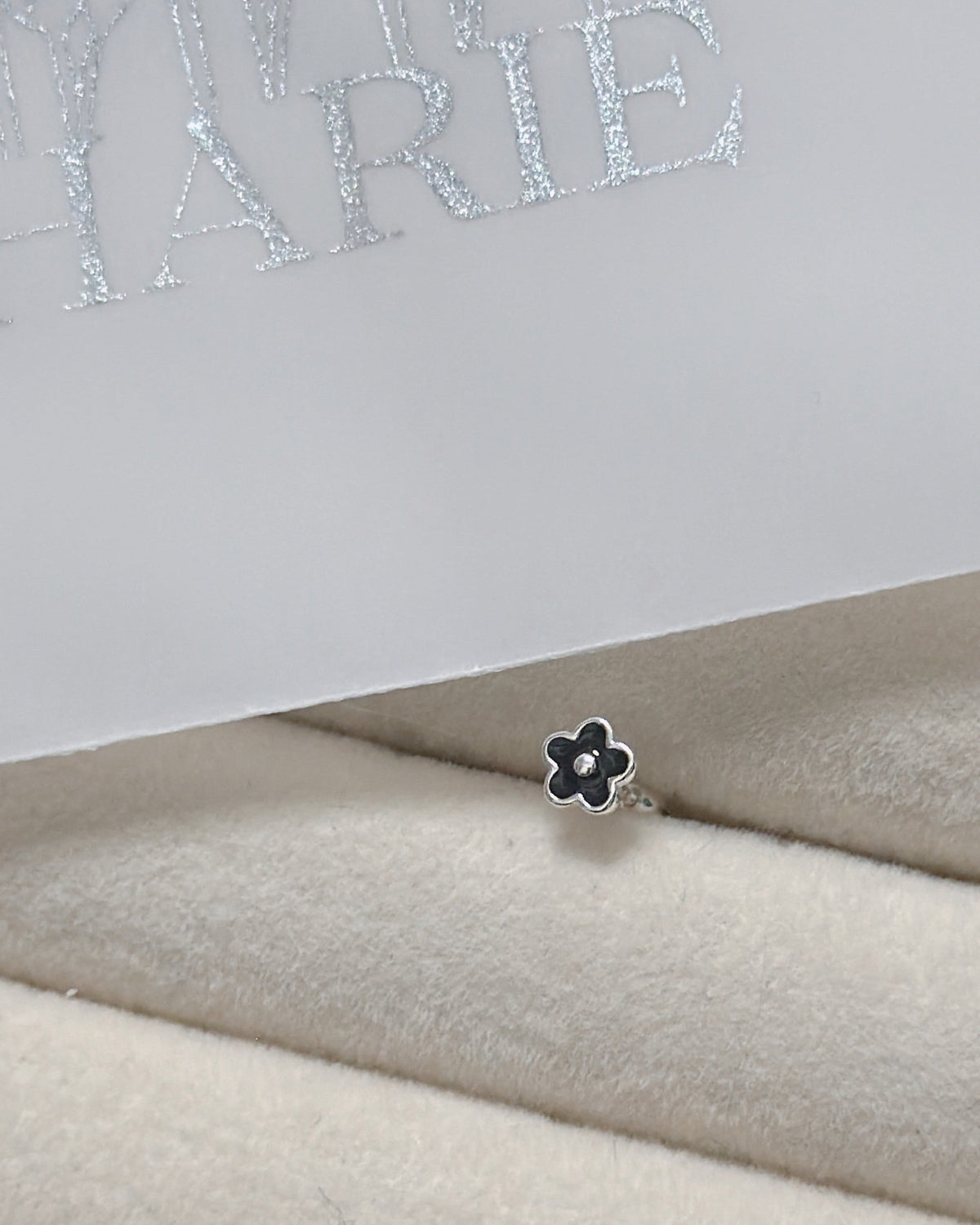 #669 | Small Black Daisy Piercing - Screw-back | 925 Silver