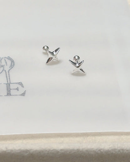 #668 | Cross Star Piercing - Screw-back | 925 Silver
