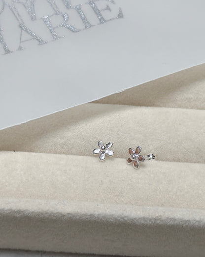 #665 | Small Daisy Piercing - Screw-back | 925 Silver