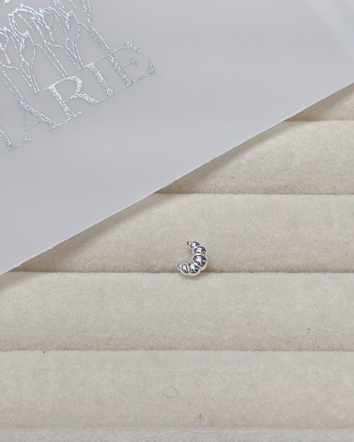 #667 | Croisaant Piercing - Screw-back | 925 Silver
