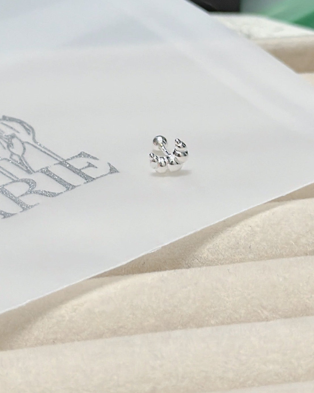 #667 | Croisaant Piercing - Screw-back | 925 Silver