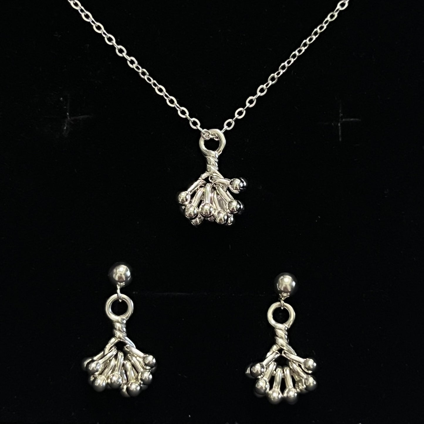 925 Silver Horseshoe clasps Necklace and Earrings Made in Korea 925純銀馬蹄扣頸鏈和耳環 韓國製造 純銀頸鏈 純銀耳環 Sterling Silver Necklace Sterling Silver Earrings 幸運馬蹄扣飾物 Symbolic Lucky horseshoe earrings and necklace