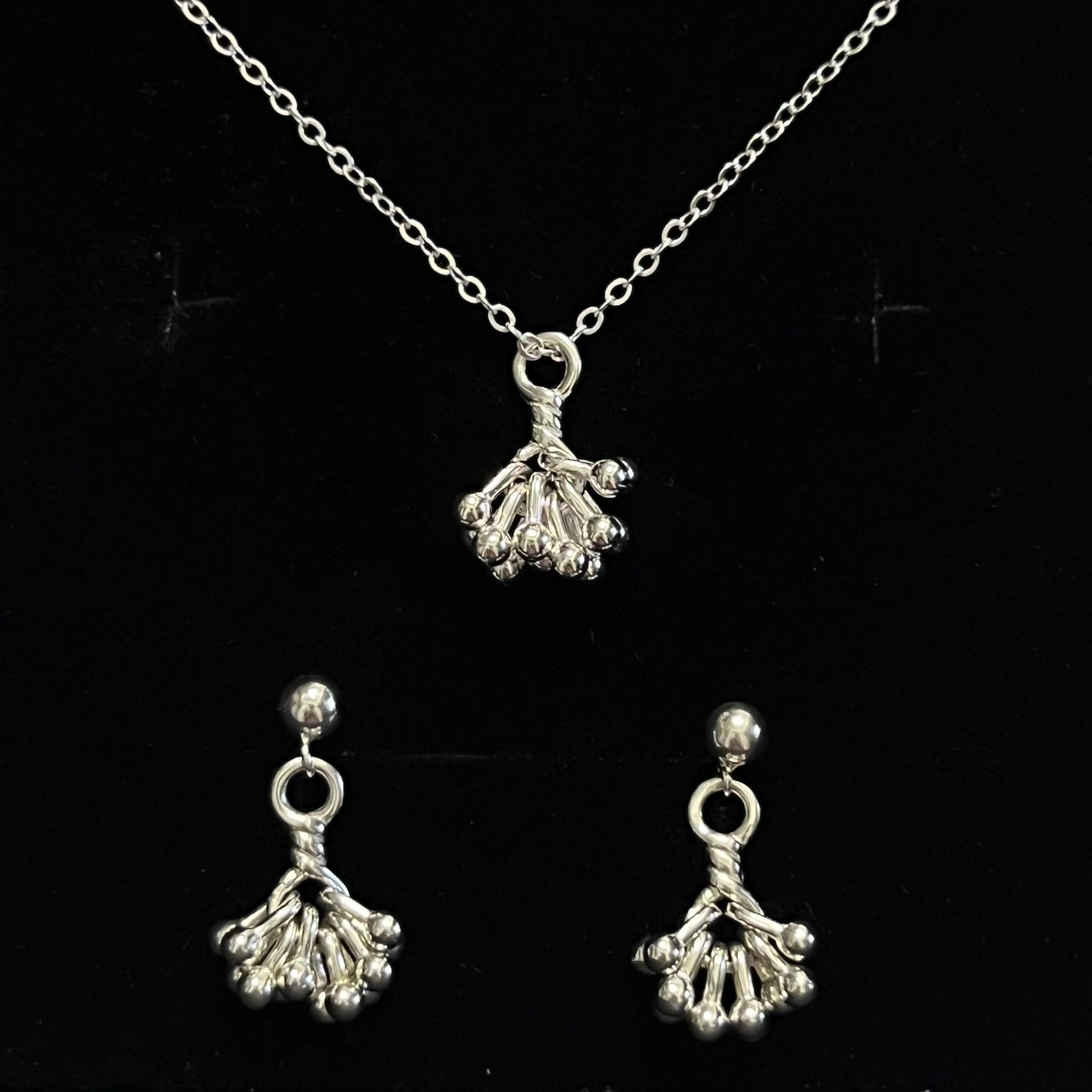 925 Silver Horseshoe clasps Necklace and Earrings Made in Korea 925純銀馬蹄扣頸鏈和耳環 韓國製造 純銀頸鏈 純銀耳環 Sterling Silver Necklace Sterling Silver Earrings 幸運馬蹄扣飾物 Symbolic Lucky horseshoe earrings and necklace
