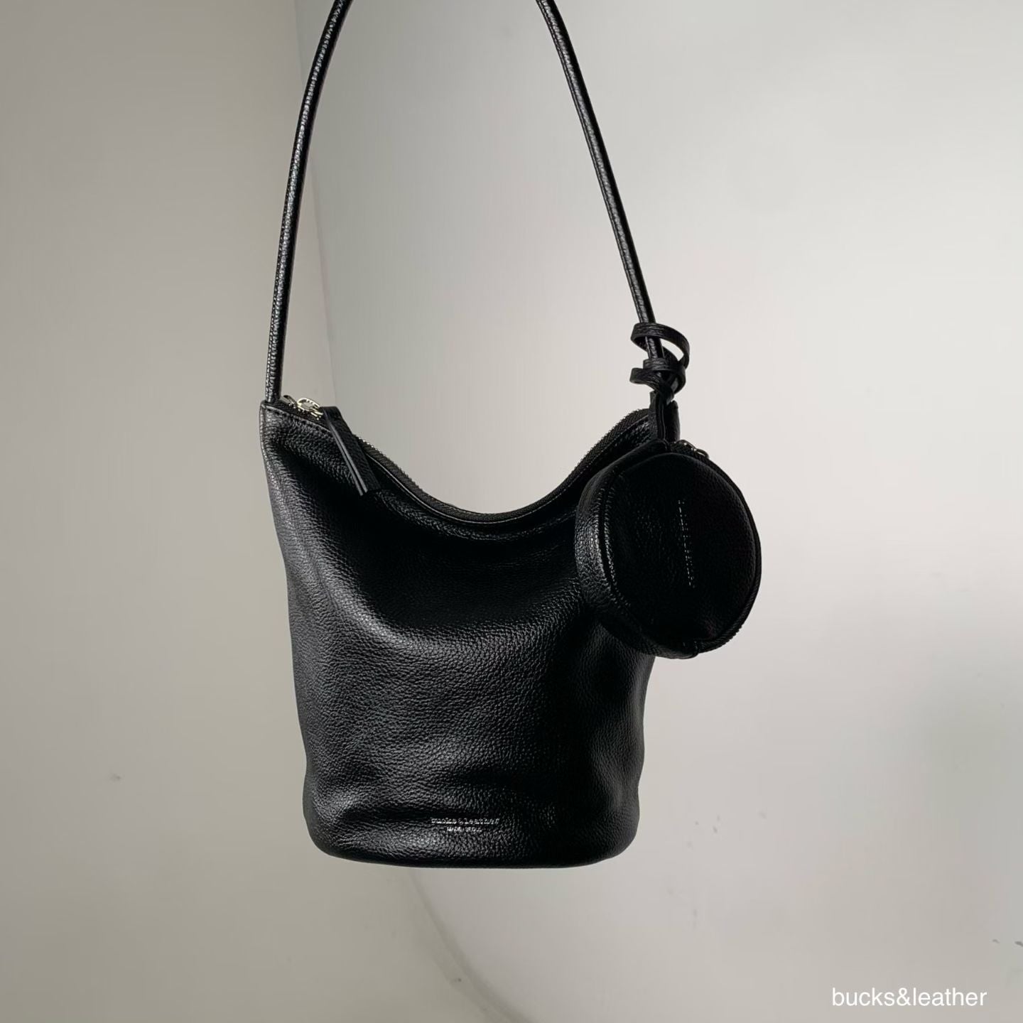 leather bag, bucket bag, cowhide bag, bucks and leather, coin bag, genuine leather bag, made in korea, bag from korea, 韓國製造，韓國真皮袋，韓國設計師品牌，牛皮袋，媽咪袋，mommy bag