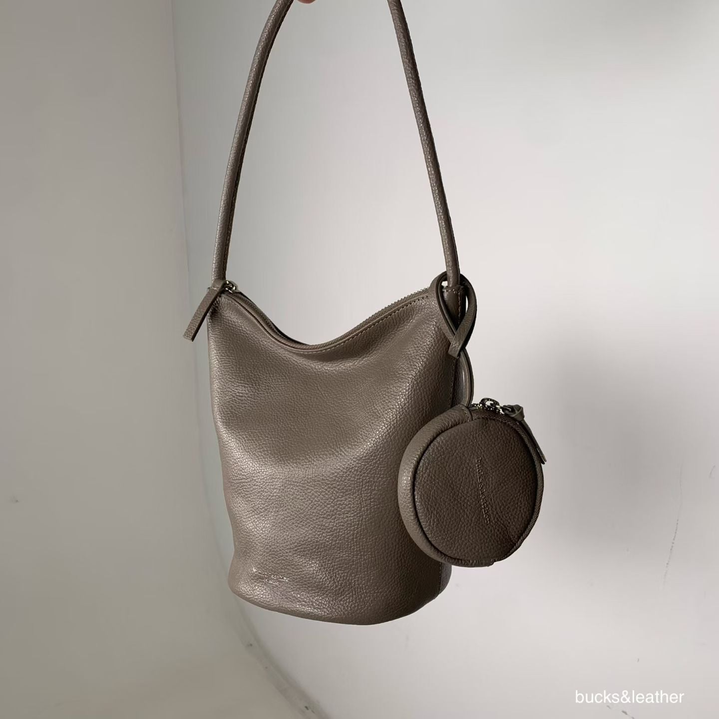 leather bag, bucket bag, cowhide bag, bucks and leather, coin bag, genuine leather bag, made in korea, bag from korea, 韓國製造，韓國真皮袋，韓國設計師品牌，牛皮袋，媽咪袋，mommy bag