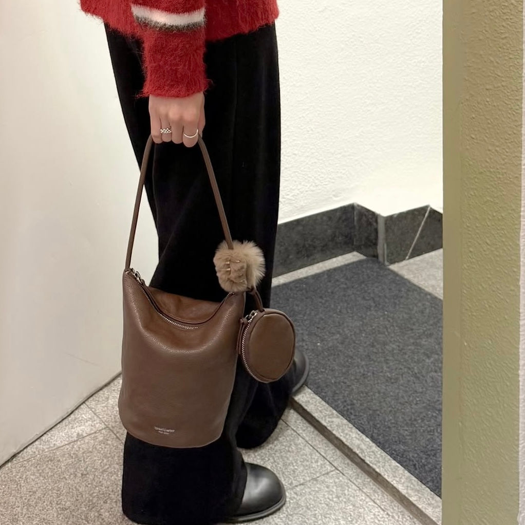 leather bag, bucket bag, cowhide bag, bucks and leather, coin bag, genuine leather bag, made in korea, bag from korea, 韓國製造，韓國真皮袋，韓國設計師品牌，牛皮袋，媽咪袋，mommy bag