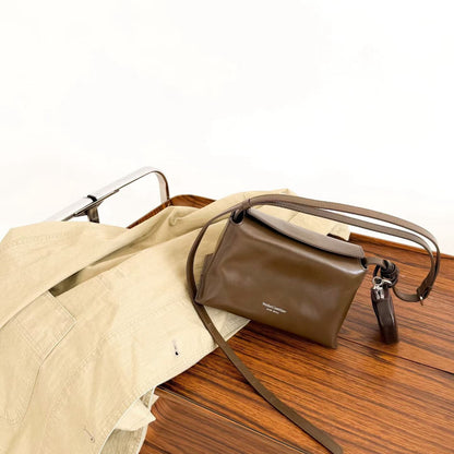 leather bag, hobo bag, cowhide bag, bucks and leather, coin bag, genuine leather bag, made in korea, bag from korea, 韓國製造，韓國真皮袋，韓國設計師品牌，牛皮袋，媽咪袋，mommy bag, hobo袋，韓國代購