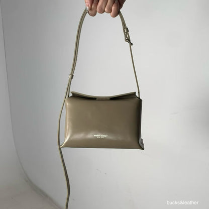 leather bag, hobo bag, cowhide bag, bucks and leather, coin bag, genuine leather bag, made in korea, bag from korea, 韓國製造，韓國真皮袋，韓國設計師品牌，牛皮袋，媽咪袋，mommy bag, hobo袋，韓國代購