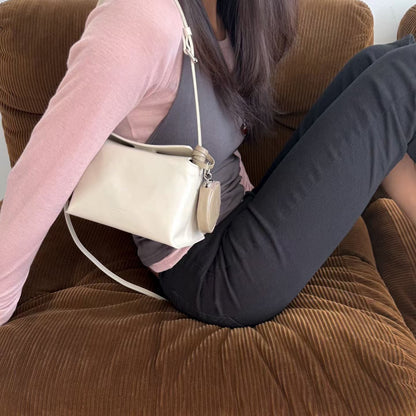 leather bag, hobo bag, cowhide bag, bucks and leather, coin bag, genuine leather bag, made in korea, bag from korea, 韓國製造，韓國真皮袋，韓國設計師品牌，牛皮袋，媽咪袋，mommy bag, hobo袋，韓國代購