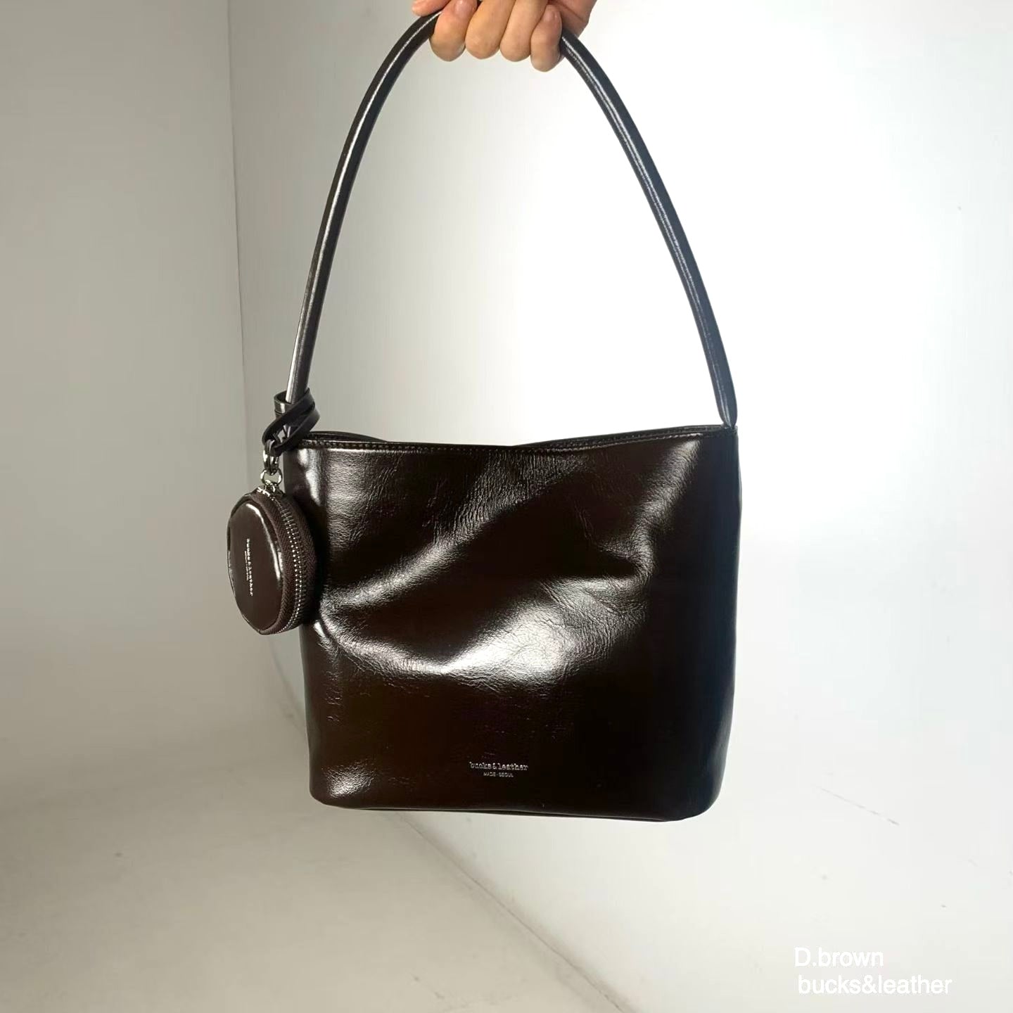 leather bag, hobo bag, cowhide bag, bucks and leather, coin bag, genuine leather bag, made in korea, bag from korea, 韓國製造，韓國真皮袋，韓國設計師品牌，牛皮袋，媽咪袋，mommy bag, hobo袋，韓國代購