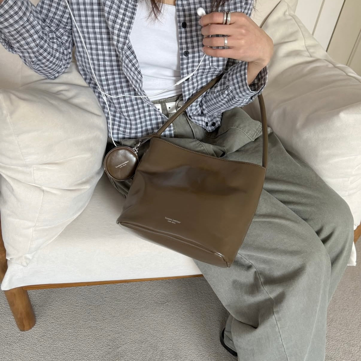 leather bag, hobo bag, cowhide bag, bucks and leather, coin bag, genuine leather bag, made in korea, bag from korea, 韓國製造，韓國真皮袋，韓國設計師品牌，牛皮袋，媽咪袋，mommy bag, hobo袋，韓國代購