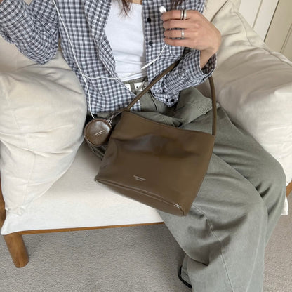 leather bag, hobo bag, cowhide bag, bucks and leather, coin bag, genuine leather bag, made in korea, bag from korea, 韓國製造，韓國真皮袋，韓國設計師品牌，牛皮袋，媽咪袋，mommy bag, hobo袋，韓國代購