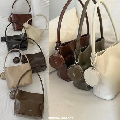 leather bag, hobo bag, cowhide bag, bucks and leather, coin bag, genuine leather bag, made in korea, bag from korea, 韓國製造，韓國真皮袋，韓國設計師品牌，牛皮袋，媽咪袋，mommy bag, hobo袋，韓國代購
