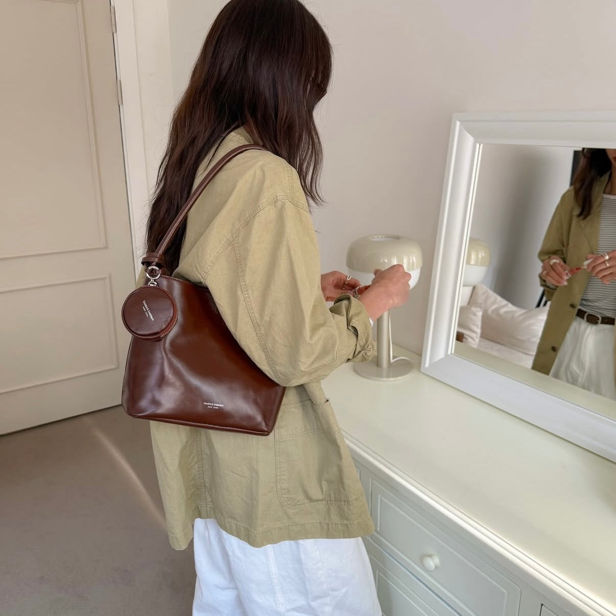 leather bag, hobo bag, cowhide bag, bucks and leather, coin bag, genuine leather bag, made in korea, bag from korea, 韓國製造，韓國真皮袋，韓國設計師品牌，牛皮袋，媽咪袋，mommy bag, hobo袋，韓國代購