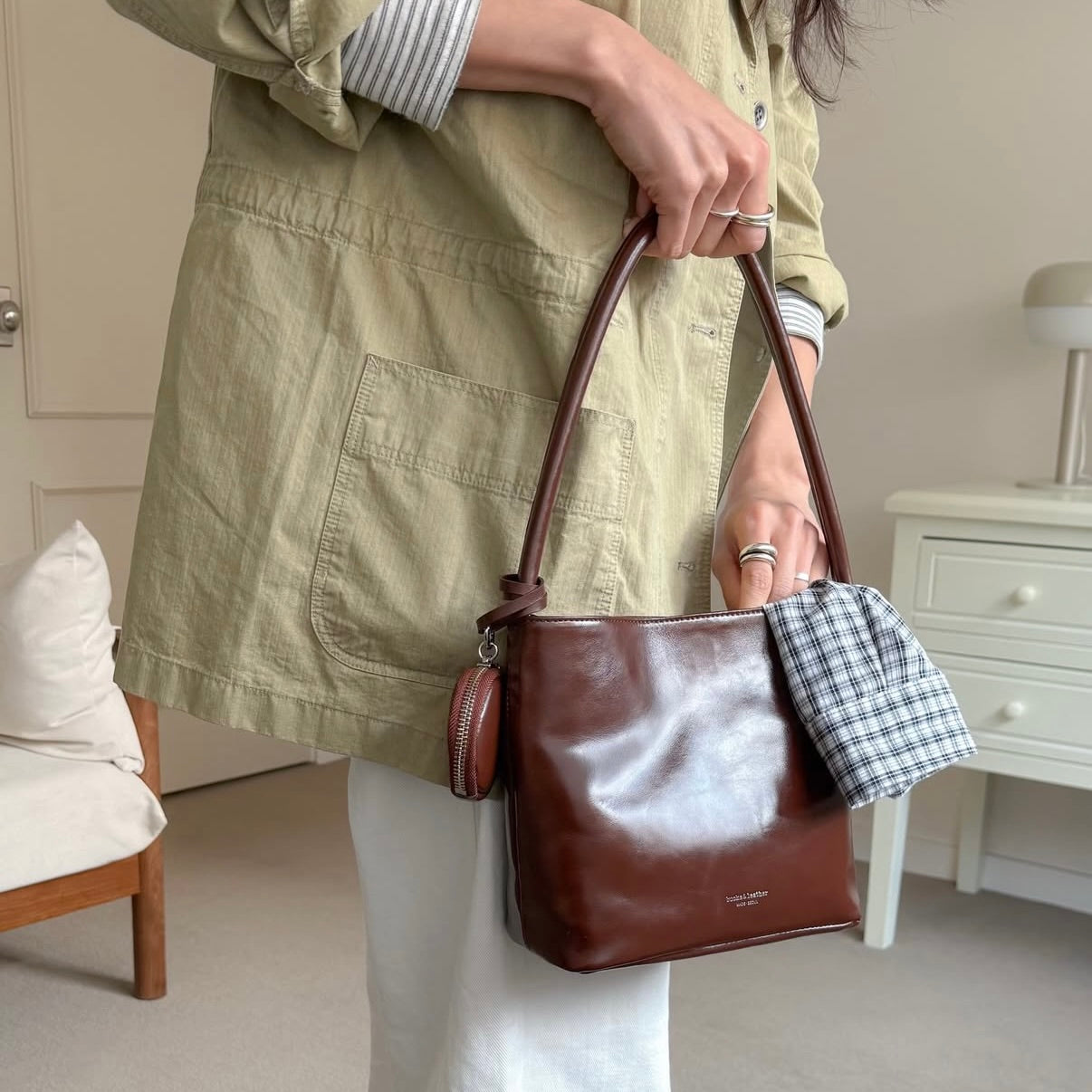 leather bag, hobo bag, cowhide bag, bucks and leather, coin bag, genuine leather bag, made in korea, bag from korea, 韓國製造，韓國真皮袋，韓國設計師品牌，牛皮袋，媽咪袋，mommy bag, hobo袋，韓國代購