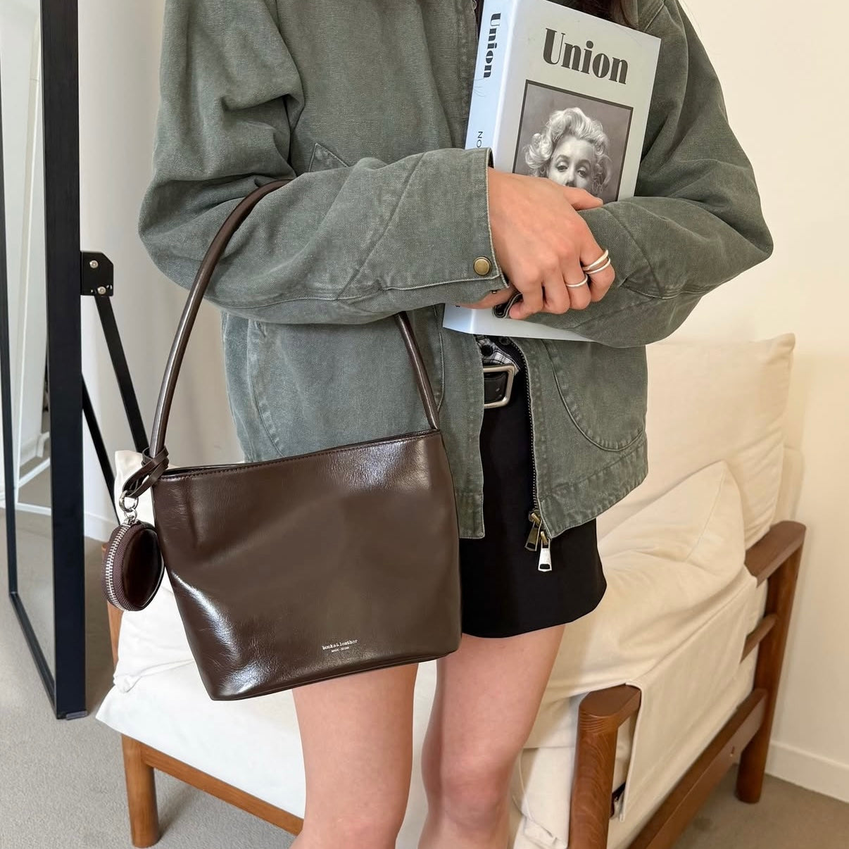 leather bag, hobo bag, cowhide bag, bucks and leather, coin bag, genuine leather bag, made in korea, bag from korea, 韓國製造，韓國真皮袋，韓國設計師品牌，牛皮袋，媽咪袋，mommy bag, hobo袋，韓國代購