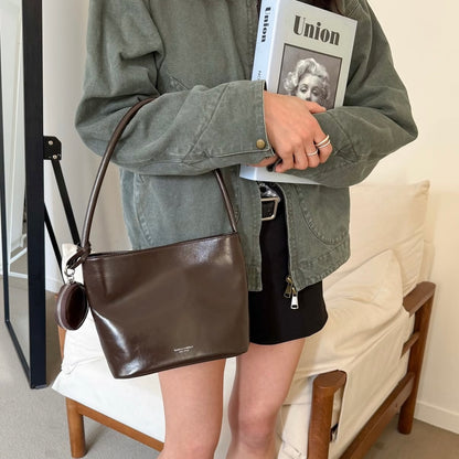 leather bag, hobo bag, cowhide bag, bucks and leather, coin bag, genuine leather bag, made in korea, bag from korea, 韓國製造，韓國真皮袋，韓國設計師品牌，牛皮袋，媽咪袋，mommy bag, hobo袋，韓國代購