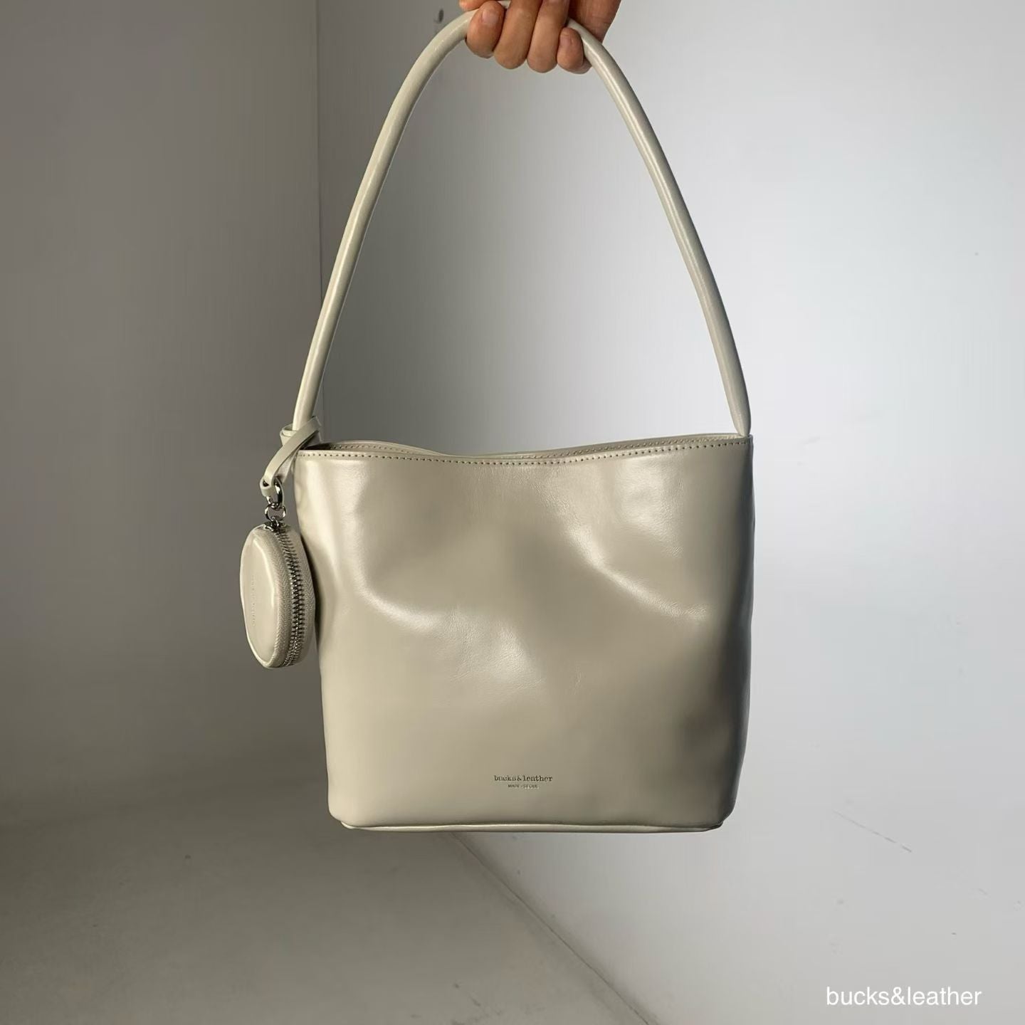 leather bag, hobo bag, cowhide bag, bucks and leather, coin bag, genuine leather bag, made in korea, bag from korea, 韓國製造，韓國真皮袋，韓國設計師品牌，牛皮袋，媽咪袋，mommy bag, hobo袋，韓國代購