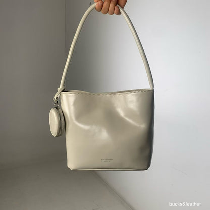leather bag, hobo bag, cowhide bag, bucks and leather, coin bag, genuine leather bag, made in korea, bag from korea, 韓國製造，韓國真皮袋，韓國設計師品牌，牛皮袋，媽咪袋，mommy bag, hobo袋，韓國代購