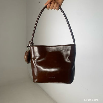 leather bag, hobo bag, cowhide bag, bucks and leather, coin bag, genuine leather bag, made in korea, bag from korea, 韓國製造，韓國真皮袋，韓國設計師品牌，牛皮袋，媽咪袋，mommy bag, hobo袋，韓國代購