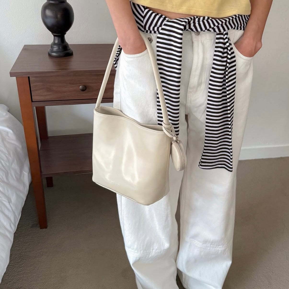 leather bag, hobo bag, cowhide bag, bucks and leather, coin bag, genuine leather bag, made in korea, bag from korea, 韓國製造，韓國真皮袋，韓國設計師品牌，牛皮袋，媽咪袋，mommy bag, hobo袋，韓國代購