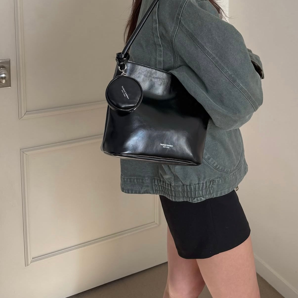 leather bag, hobo bag, cowhide bag, bucks and leather, coin bag, genuine leather bag, made in korea, bag from korea, 韓國製造，韓國真皮袋，韓國設計師品牌，牛皮袋，媽咪袋，mommy bag, hobo袋，韓國代購