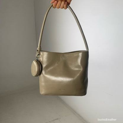 leather bag, hobo bag, cowhide bag, bucks and leather, coin bag, genuine leather bag, made in korea, bag from korea, 韓國製造，韓國真皮袋，韓國設計師品牌，牛皮袋，媽咪袋，mommy bag, hobo袋，韓國代購