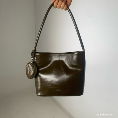 leather bag, hobo bag, cowhide bag, bucks and leather, coin bag, genuine leather bag, made in korea, bag from korea, 韓國製造，韓國真皮袋，韓國設計師品牌，牛皮袋，媽咪袋，mommy bag, hobo袋，韓國代購