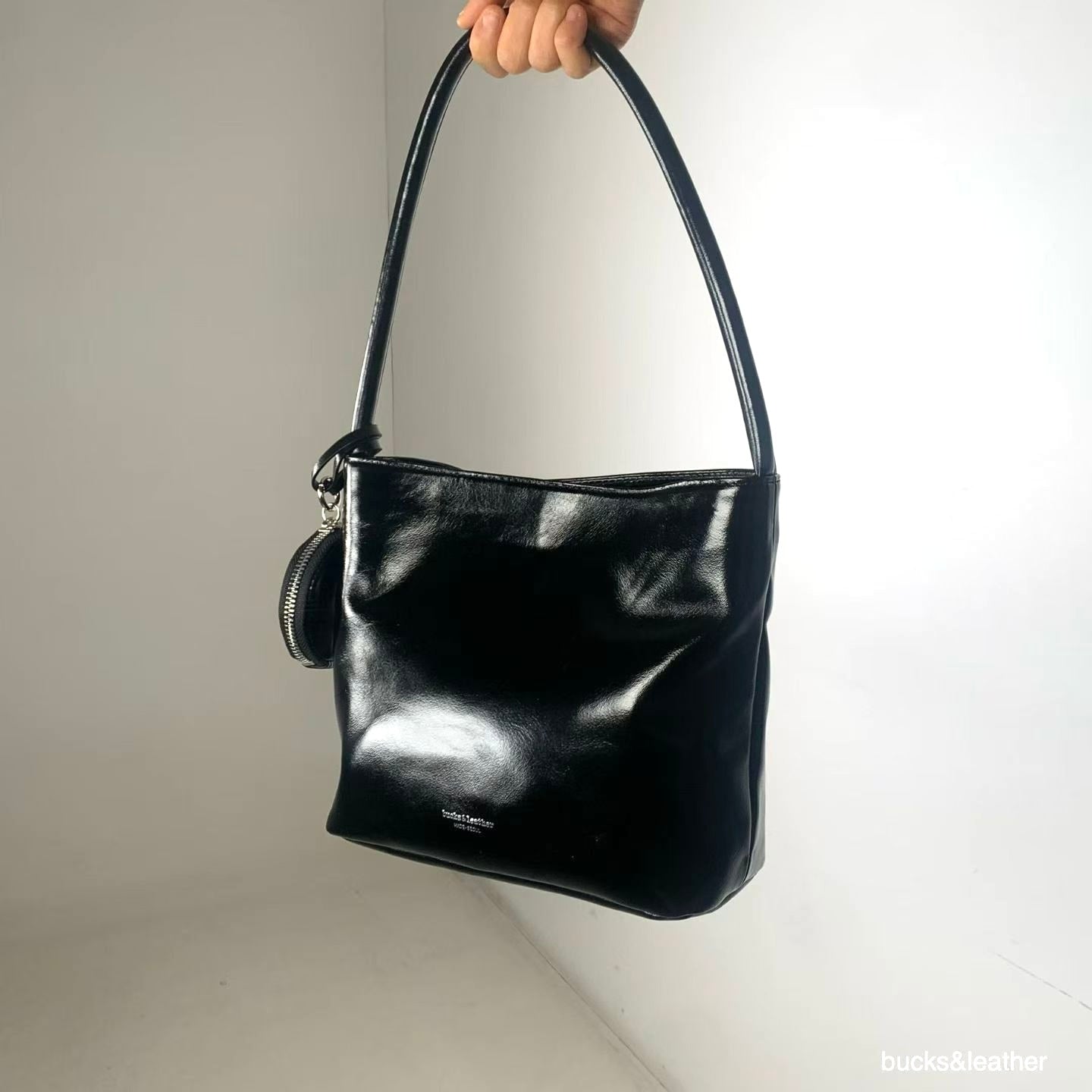 leather bag, hobo bag, cowhide bag, bucks and leather, coin bag, genuine leather bag, made in korea, bag from korea, 韓國製造，韓國真皮袋，韓國設計師品牌，牛皮袋，媽咪袋，mommy bag, hobo袋，韓國代購
