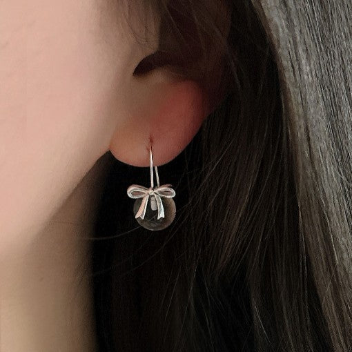 Discover the enchanting E32 Ribbon Crystal Ball Hoop Earrings in premium 925 silver. Delicate ribbons embrace sparkling crystal balls, blending elegance and whimsy for everyday luxury. Perfect statement hoops for sophisticated style.
#E32Earrings #CrystalHoopEarrings #925SilverJewelry #RibbonEarrings #FashionJewelry #ElegantHoops #CrystalBallEarrings #SilverHoops #LuxuryAccessories #StatementEarrings
#E32耳環 #水晶環形耳環 #925銀飾 #緞帶耳環 #時尚珠寶 #優雅環耳環 #水晶球耳環 #銀環耳環 #奢華配件 #造型耳環