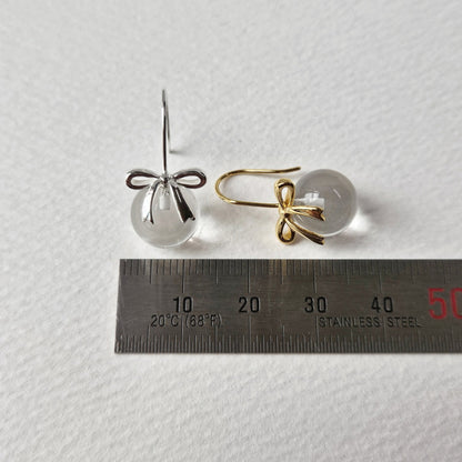 Discover the enchanting E32 Ribbon Crystal Ball Hoop Earrings in premium 925 silver. Delicate ribbons embrace sparkling crystal balls, blending elegance and whimsy for everyday luxury. Perfect statement hoops for sophisticated style.
#E32Earrings #CrystalHoopEarrings #925SilverJewelry #RibbonEarrings #FashionJewelry #ElegantHoops #CrystalBallEarrings #SilverHoops #LuxuryAccessories #StatementEarrings
#E32耳環 #水晶環形耳環 #925銀飾 #緞帶耳環 #時尚珠寶 #優雅環耳環 #水晶球耳環 #銀環耳環 #奢華配件 #造型耳環