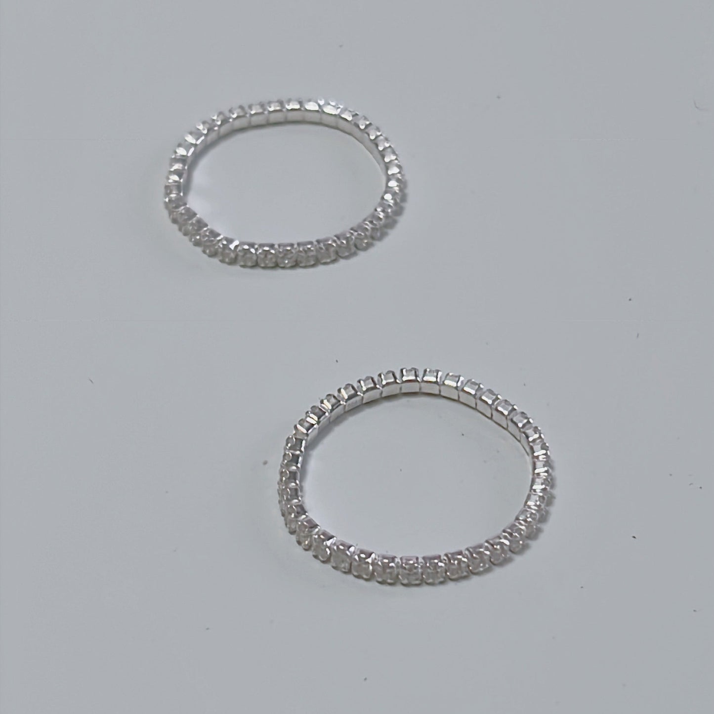 Discover the R83 1.5mm CZ Tennis Chain Ring in premium 925 silver. Delicate chain-inspired band lined with sparkling cubic zirconia stones offers timeless elegance and subtle iced-out glamour for everyday sophistication.

#R83Ring #CZTenisRing #925SilverJewelry #TennisChainRing #CubicZirconiaRing #FashionJewelry #IcedOutRing #SilverBand #LuxuryAccessories #ElegantRing

#R83戒指 #CZ網球鏈戒 #925銀飾 #網球鏈戒指 #鋯石戒指 #時尚珠寶 #鑲鑽戒 #銀細環 #聖誕禮物 #優雅戒指