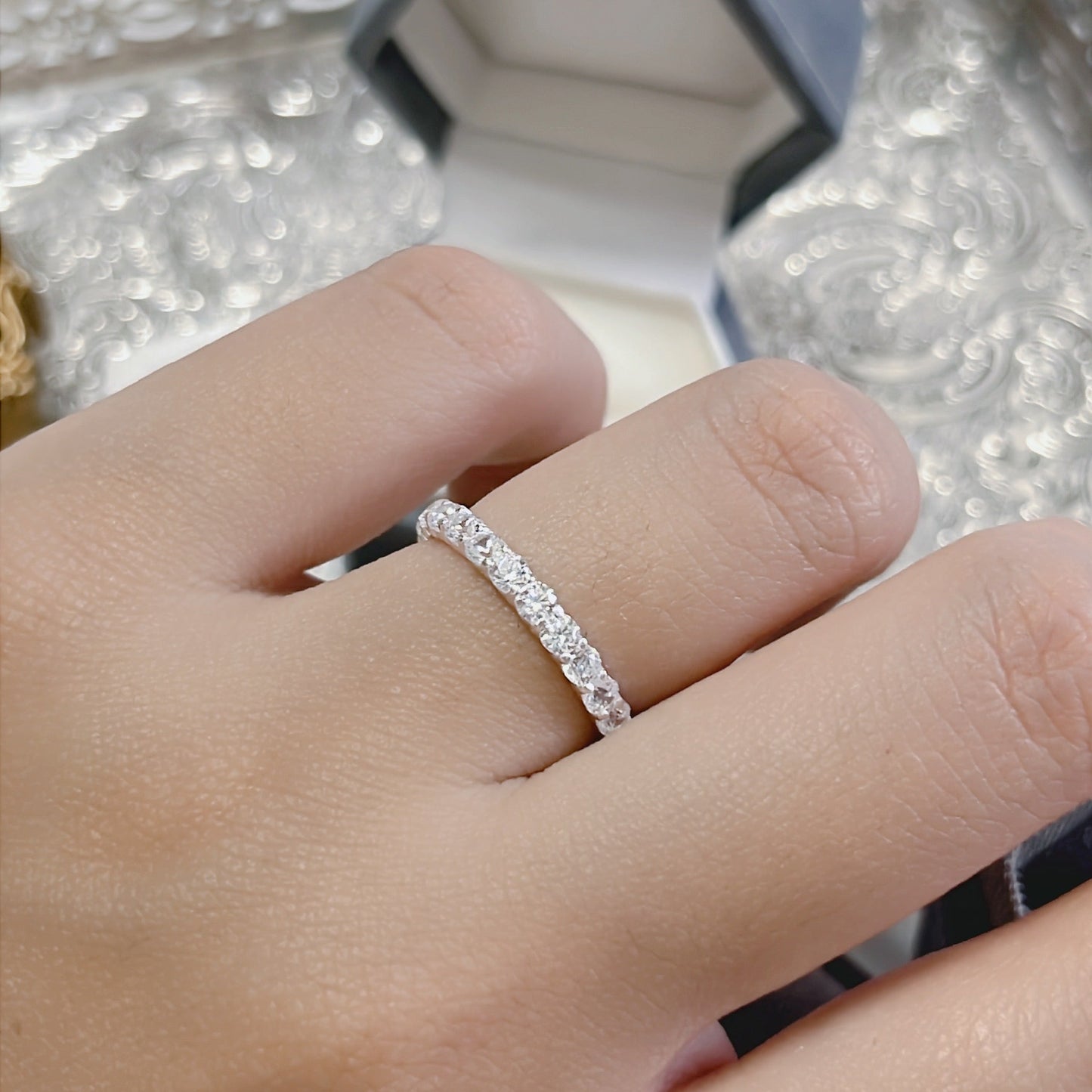 Discover the R86 2.5mm CZ Eternity Band Ring in radiant 925 silver. Full-circle sparkling cubic zirconia stones deliver timeless brilliance and eternal elegance for everyday luxury.
#R86EternityRing #CZBandRing #925SilverJewelry #EternityBand #CubicZirconiaRing #FashionJewelry #SilverEternity #LuxuryBand #StatementRing #BridalJewelry
#R86永恆戒 #CZ全圈戒 #925銀戒 #永恆細環 #立方氧化鋯戒 #時尚珠寶 #銀永恆圈 #奢華細環 #造型戒指 #婚戒