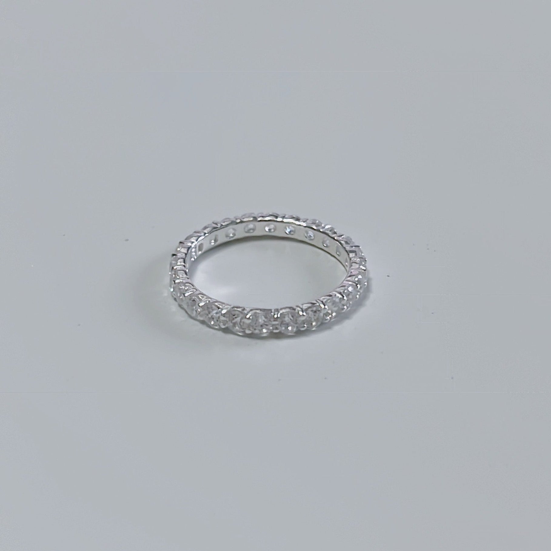 Discover the R86 2.5mm CZ Eternity Band Ring in radiant 925 silver. Full-circle sparkling cubic zirconia stones deliver timeless brilliance and eternal elegance for everyday luxury.
#R86EternityRing #CZBandRing #925SilverJewelry #EternityBand #CubicZirconiaRing #FashionJewelry #SilverEternity #LuxuryBand #StatementRing #BridalJewelry
#R86永恆戒 #CZ全圈戒 #925銀戒 #永恆細環 #立方氧化鋯戒 #時尚珠寶 #銀永恆圈 #奢華細環 #造型戒指 #婚戒