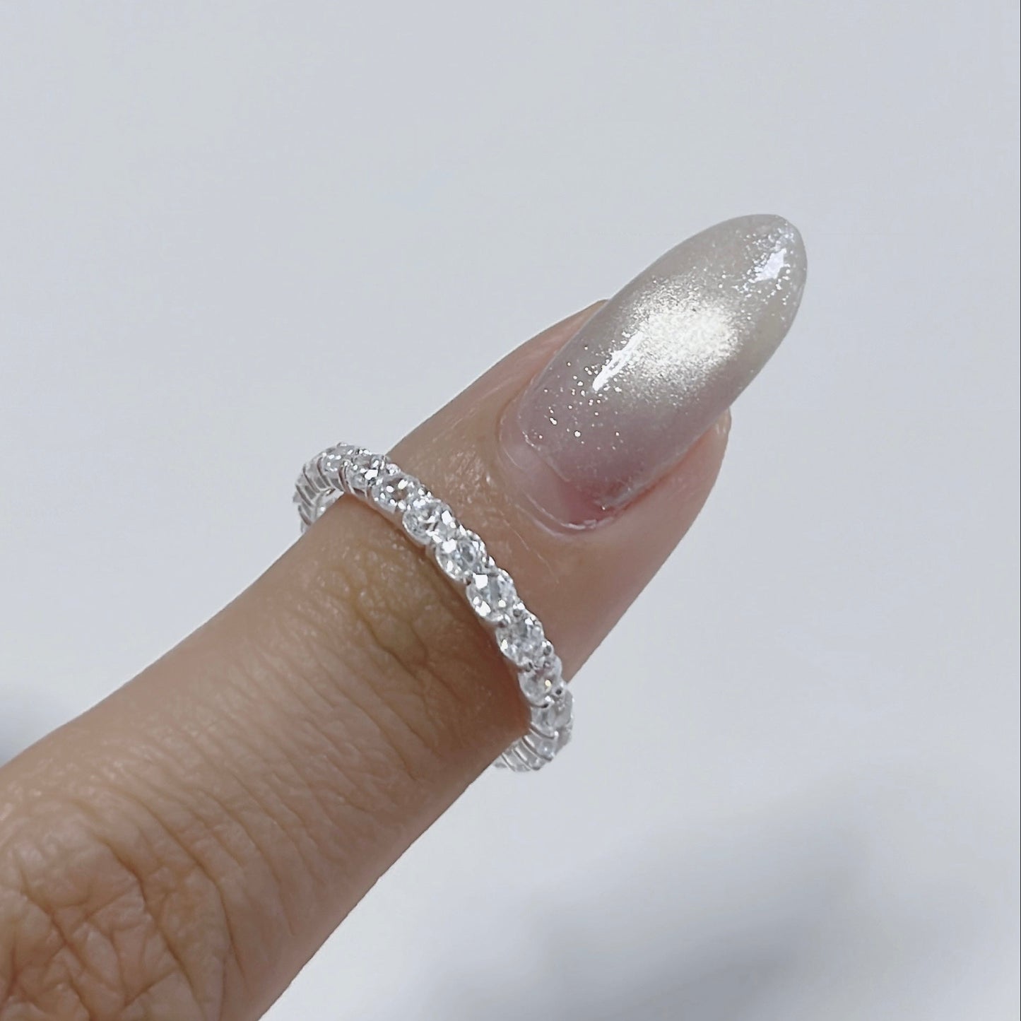Discover the R86 2.5mm CZ Eternity Band Ring in radiant 925 silver. Full-circle sparkling cubic zirconia stones deliver timeless brilliance and eternal elegance for everyday luxury.
#R86EternityRing #CZBandRing #925SilverJewelry #EternityBand #CubicZirconiaRing #FashionJewelry #SilverEternity #LuxuryBand #StatementRing #BridalJewelry
#R86永恆戒 #CZ全圈戒 #925銀戒 #永恆細環 #立方氧化鋯戒 #時尚珠寶 #銀永恆圈 #奢華細環 #造型戒指 #婚戒