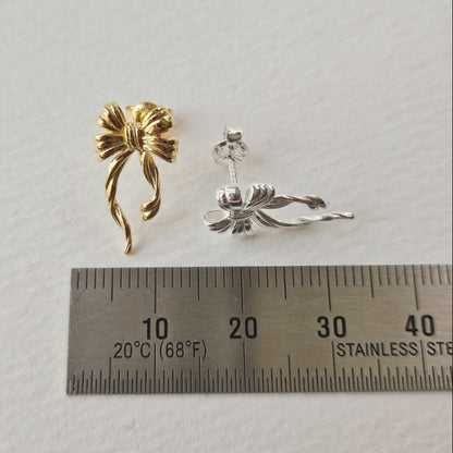 Discover the elegant E42 The Bow Earrings, crafted from premium 925 silver for a timeless shine. This Korea-inspired accessory features delicate bow motifs, perfect for everyday glamour or special occasions. Hypoallergenic, lightweight, and versatile—elevate your style with subtle sophistication. Ideal for fashion enthusiasts seeking affordable luxury.

#SilverEarrings, #925SterlingSilver, #SterlingSilverEarrings, #SilverJewelry, #HandmadeEarrings, #StatementEarrings, #EarringStyle, #MinimalistEarrings, #Fa