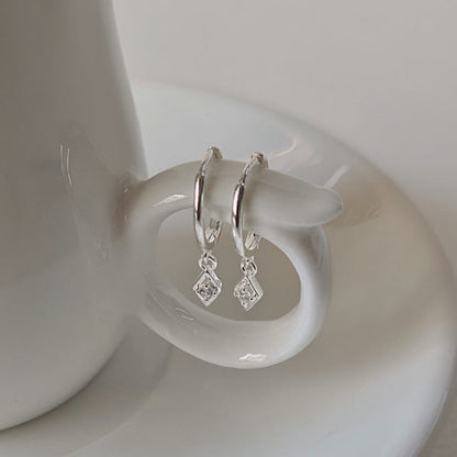 E44 Rhombus Hoop Earrings: Bold 925 silver geometric hoops from Korea. Lightweight, hypoallergenic, modern edge for daily chic. Perfect Christmas sparkle!

#SilverEarrings, #925SterlingSilver, #SterlingSilverEarrings, #SilverJewelry, #HandmadeEarrings, #StatementEarrings, #EarringStyle, #MinimalistEarrings, #FashionJewelry, #JewelryAddict, #ChristmasGift, #GiftIdea

#925純銀耳環, #銀飾耳環, #韓國飾品, #幾何耳環, #時尚銀飾, #手工耳環, #造型耳環, #極簡耳飾, #潮流飾品, #銀飾控, #聖誕禮物