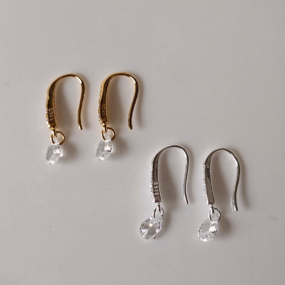 E45 Waterdrop Hoop Earrings: Elegant 925 silver teardrop hoops inspired by Korea. Fluid, hypoallergenic design for ethereal flow and daily grace. Ideal holiday shimmer!

#SilverEarrings, #925SterlingSilver, #HoopEarrings, #DropEarrings, #SilverJewelry, #HandmadeEarrings, #StatementEarrings, #EarringStyle, #MinimalistEarrings, #FashionJewelry, #JewelryAddict, #ChristmasGift, #GiftIdea

#925純銀耳環, #銀飾耳環, #韓國飾品, #水滴耳環, #時尚銀飾, #手工耳環, #造型耳環, #極簡耳飾, #潮流飾品, #銀飾控, #聖誕禮物