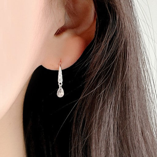E45 Waterdrop Hoop Earrings: Elegant 925 silver teardrop hoops inspired by Korea. Fluid, hypoallergenic design for ethereal flow and daily grace. Ideal holiday shimmer!

#SilverEarrings, #925SterlingSilver, #HoopEarrings, #DropEarrings, #SilverJewelry, #HandmadeEarrings, #StatementEarrings, #EarringStyle, #MinimalistEarrings, #FashionJewelry, #JewelryAddict, #ChristmasGift, #GiftIdea

#925純銀耳環, #銀飾耳環, #韓國飾品, #水滴耳環, #時尚銀飾, #手工耳環, #造型耳環, #極簡耳飾, #潮流飾品, #銀飾控, #聖誕禮物