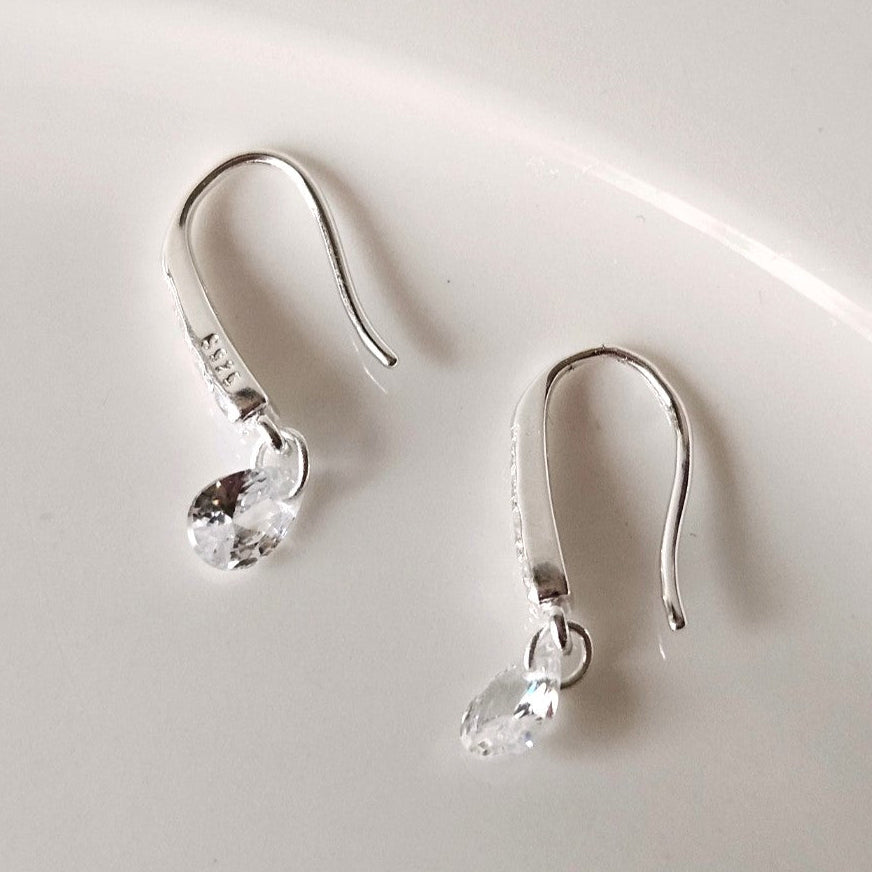 E45 Waterdrop Hoop Earrings: Elegant 925 silver teardrop hoops inspired by Korea. Fluid, hypoallergenic design for ethereal flow and daily grace. Ideal holiday shimmer!

#SilverEarrings, #925SterlingSilver, #HoopEarrings, #DropEarrings, #SilverJewelry, #HandmadeEarrings, #StatementEarrings, #EarringStyle, #MinimalistEarrings, #FashionJewelry, #JewelryAddict, #ChristmasGift, #GiftIdea

#925純銀耳環, #銀飾耳環, #韓國飾品, #水滴耳環, #時尚銀飾, #手工耳環, #造型耳環, #極簡耳飾, #潮流飾品, #銀飾控, #聖誕禮物