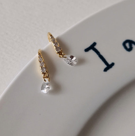 E45 Waterdrop Hoop Earrings: Elegant 925 silver teardrop hoops inspired by Korea. Fluid, hypoallergenic design for ethereal flow and daily grace. Ideal holiday shimmer!

#SilverEarrings, #925SterlingSilver, #HoopEarrings, #DropEarrings, #SilverJewelry, #HandmadeEarrings, #StatementEarrings, #EarringStyle, #MinimalistEarrings, #FashionJewelry, #JewelryAddict, #ChristmasGift, #GiftIdea

#925純銀耳環, #銀飾耳環, #韓國飾品, #水滴耳環, #時尚銀飾, #手工耳環, #造型耳環, #極簡耳飾, #潮流飾品, #銀飾控, #聖誕禮物