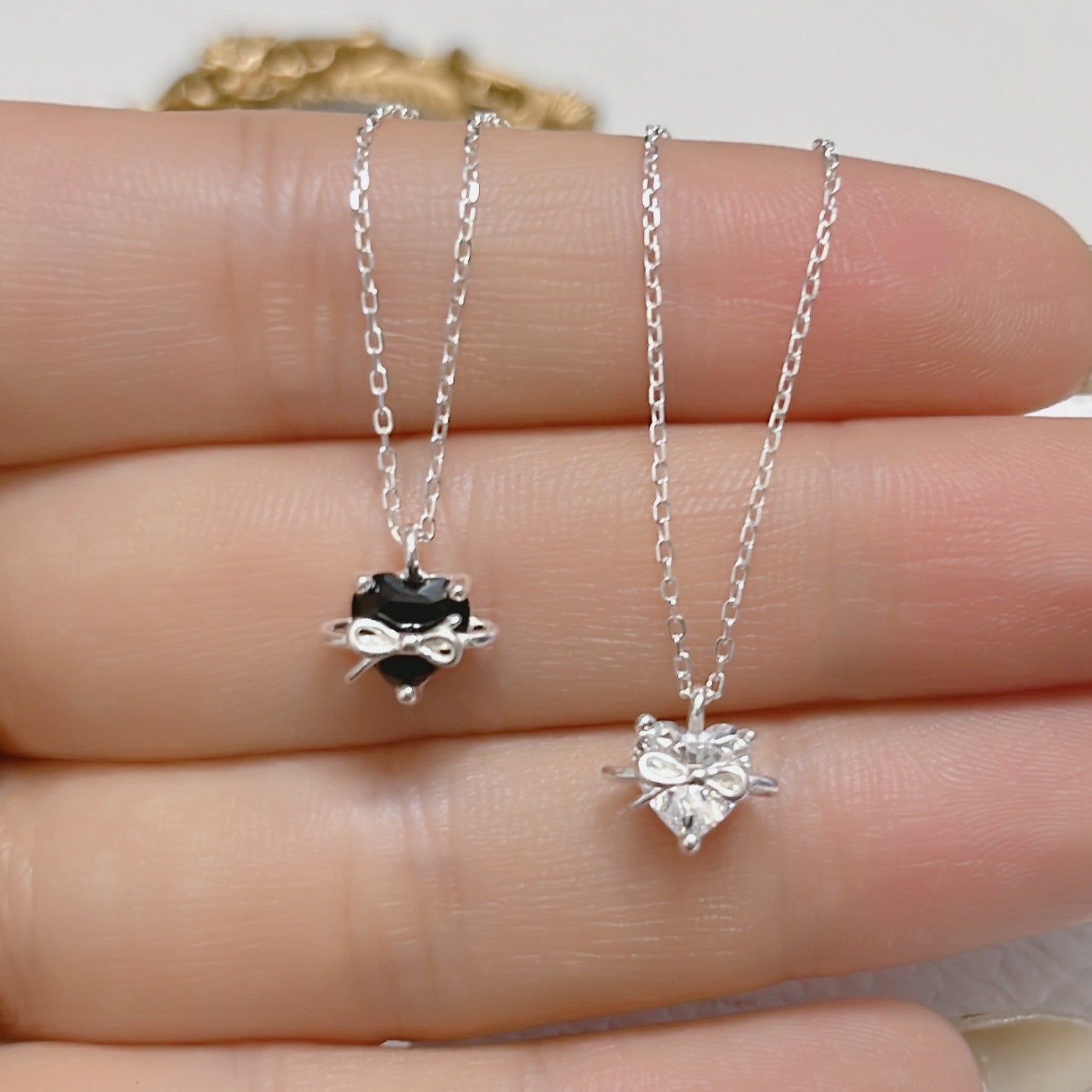 Discover the romantic Heart Shaped Gift Set in premium 925 silver. Delicate heart motifs sparkle across necklace, bracelet, earrings, and ring – the perfect timeless expression of love and everyday elegance.
#HeartJewelrySet #925SilverSet #HeartNecklace #HeartBracelet #HeartEarrings #HeartRing #GiftForHer #ValentinesJewelry #LoveSet #LuxurySilver
#心形套裝 #925銀飾套裝 #心形項鍊 #心形手鐲 #心形耳環 #心形戒指 #情人節禮物 #愛心得飾 #浪漫珠寶 #奢華銀飾