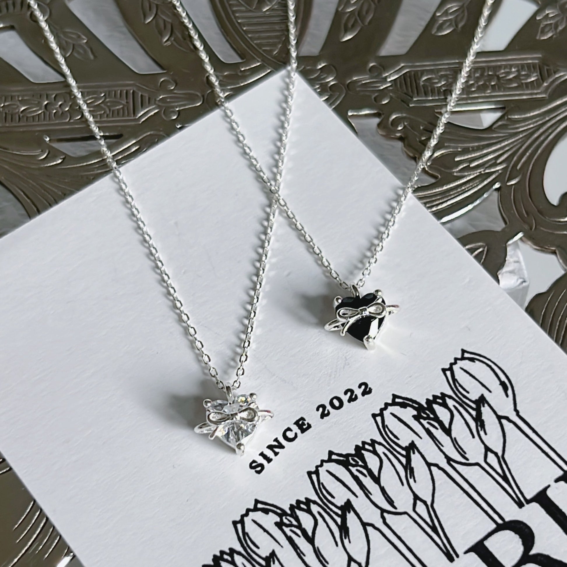 Discover the romantic Heart Shaped Gift Set in premium 925 silver. Delicate heart motifs sparkle across necklace, bracelet, earrings, and ring – the perfect timeless expression of love and everyday elegance.
#HeartJewelrySet #925SilverSet #HeartNecklace #HeartBracelet #HeartEarrings #HeartRing #GiftForHer #ValentinesJewelry #LoveSet #LuxurySilver
#心形套裝 #925銀飾套裝 #心形項鍊 #心形手鐲 #心形耳環 #心形戒指 #情人節禮物 #愛心得飾 #浪漫珠寶 #奢華銀飾