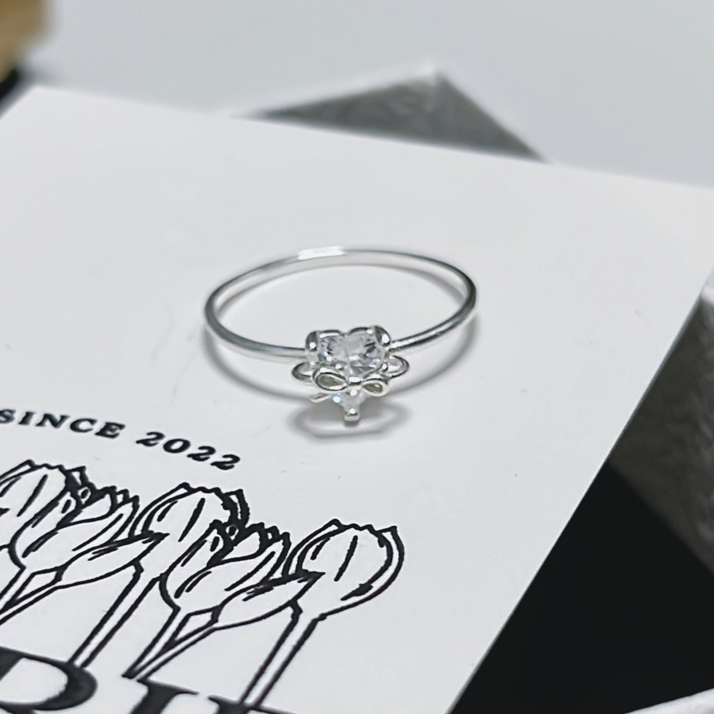 Discover the romantic Heart Shaped Gift Set in premium 925 silver. Delicate heart motifs sparkle across necklace, bracelet, earrings, and ring – the perfect timeless expression of love and everyday elegance.
#HeartJewelrySet #925SilverSet #HeartNecklace #HeartBracelet #HeartEarrings #HeartRing #GiftForHer #ValentinesJewelry #LoveSet #LuxurySilver
#心形套裝 #925銀飾套裝 #心形項鍊 #心形手鐲 #心形耳環 #心形戒指 #情人節禮物 #愛心得飾 #浪漫珠寶 #奢華銀飾