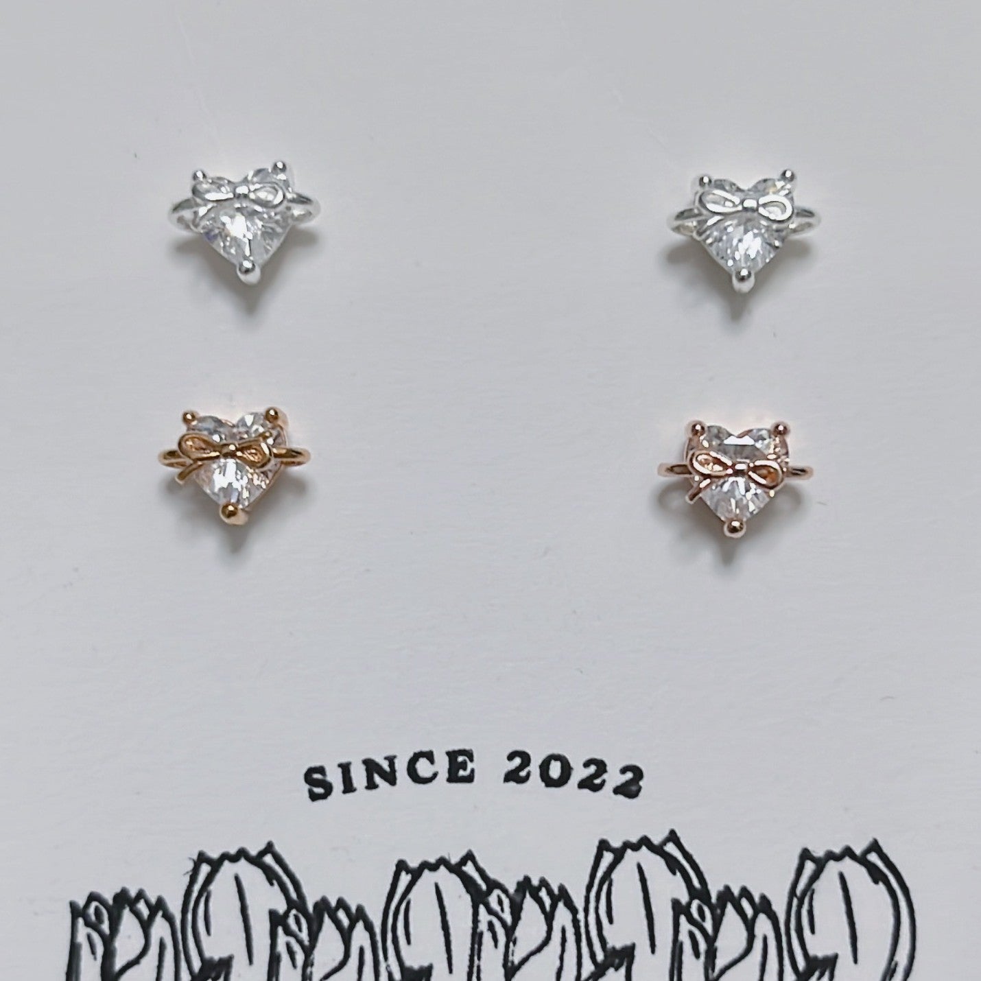 Discover the romantic Heart Shaped Gift Set in premium 925 silver. Delicate heart motifs sparkle across necklace, bracelet, earrings, and ring – the perfect timeless expression of love and everyday elegance.
#HeartJewelrySet #925SilverSet #HeartNecklace #HeartBracelet #HeartEarrings #HeartRing #GiftForHer #ValentinesJewelry #LoveSet #LuxurySilver
#心形套裝 #925銀飾套裝 #心形項鍊 #心形手鐲 #心形耳環 #心形戒指 #情人節禮物 #愛心得飾 #浪漫珠寶 #奢華銀飾