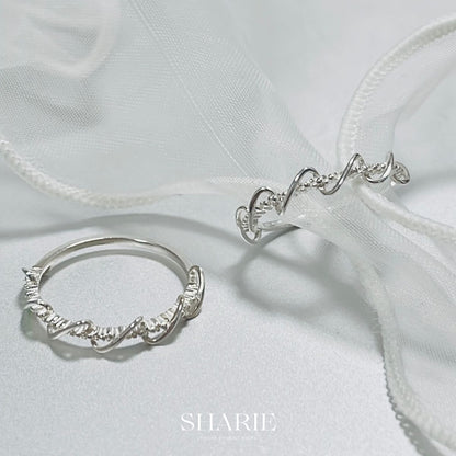 
Discover the exquisite PR0016 Twining Ring in premium 925 silver. Intricate intertwined vines embrace your finger with organic elegance, blending nature-inspired design and timeless sophistication for everyday luxury.

#PR0016Ring #TwiningRing #925SilverJewelry #VineRing #NatureInspiredJewelry #FashionRing #SilverBand #LuxuryAccessories #ElegantRing #OrganicDesign

#PR0016戒指 #纏繞戒 #925銀飾 #藤蔓戒指 #自然靈感珠寶 #時尚戒指 #銀細環 #奢華配件 #優雅戒指 #有機設計