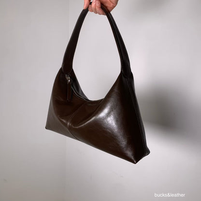 leather bag, hobo bag, cowhide bag, bucks and leather, coin bag, genuine leather bag, made in korea, bag from korea, 韓國製造，韓國真皮袋，韓國設計師品牌，牛皮袋，媽咪袋，mommy bag, hobo袋，韓國代購